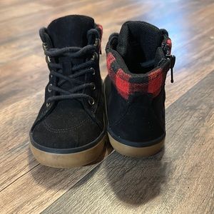 9 High Top Gap Shoes : Black/Buffalo Plaid Red Black